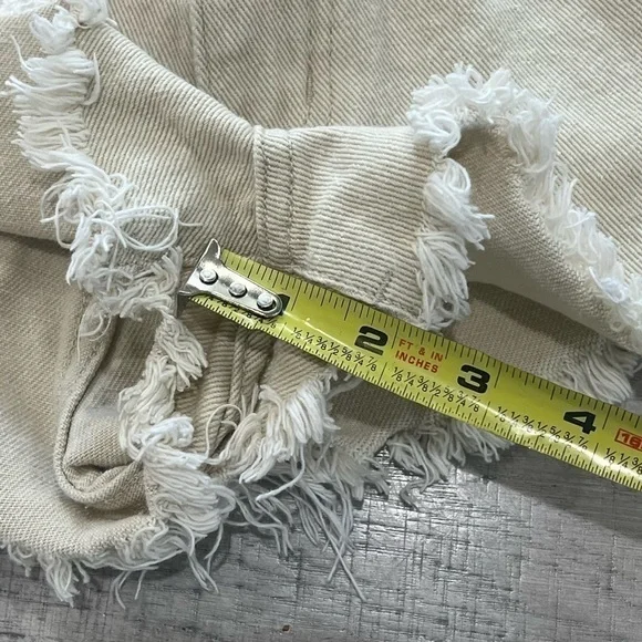 Cider Light Tan Low Rise Cut Off Shorts Size Large - Picture 5 of 7